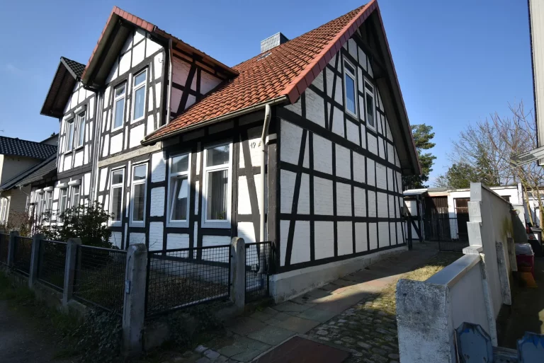 ip immopartner fachwerk Doppelhaushaelfte celle 768x513